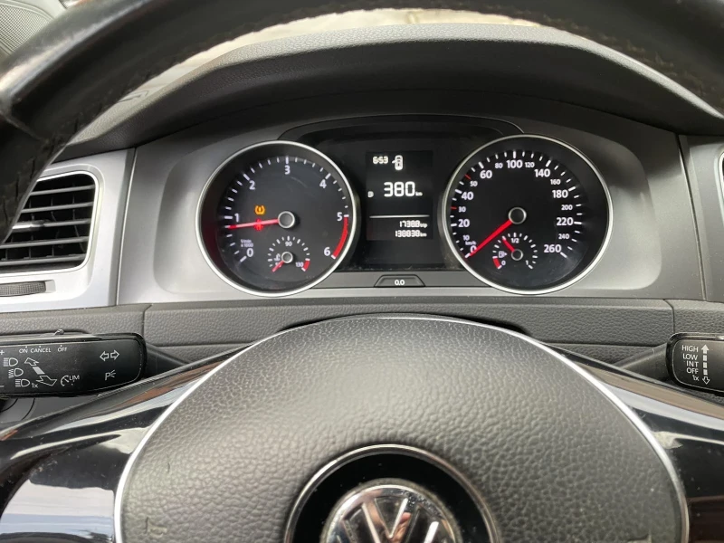 VW Golf 1.6 TDI Bluemotion, снимка 8 - Автомобили и джипове - 47307218