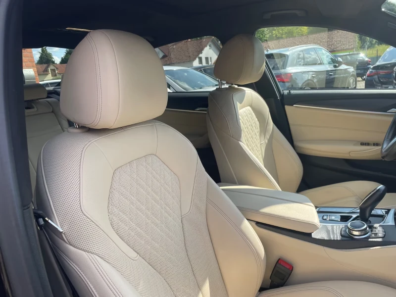 BMW 530 M/286HP/SHDOW-LINE/19/HARMAN/CAM/DIGITAL/726v, снимка 12 - Автомобили и джипове - 51917814