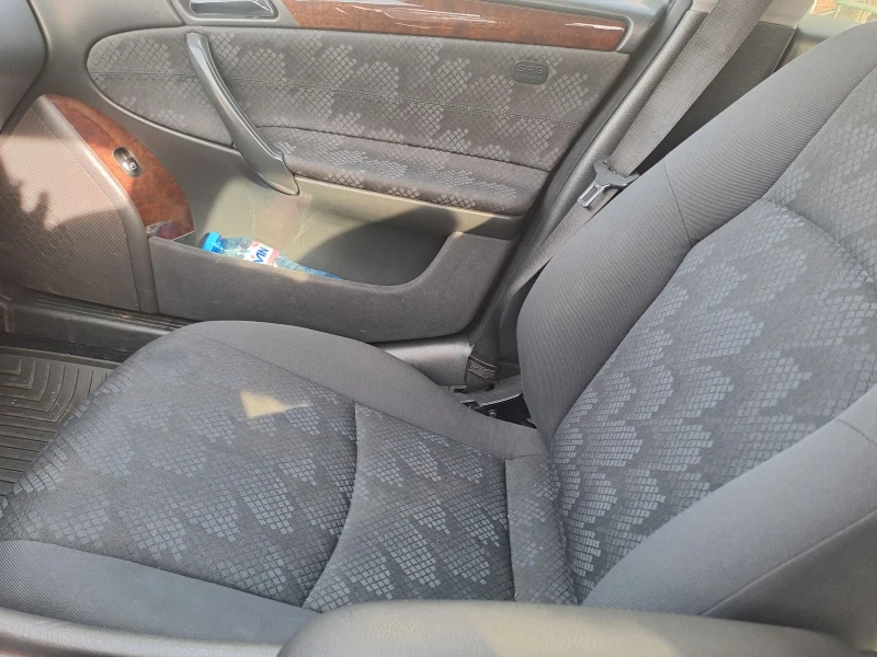 Mercedes-Benz C 220, снимка 9 - Автомобили и джипове - 52626125