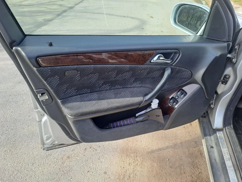 Mercedes-Benz C 220, снимка 10 - Автомобили и джипове - 52626125
