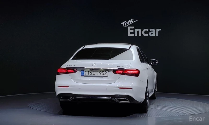 Mercedes-Benz E 220, снимка 4 - Автомобили и джипове - 53136142