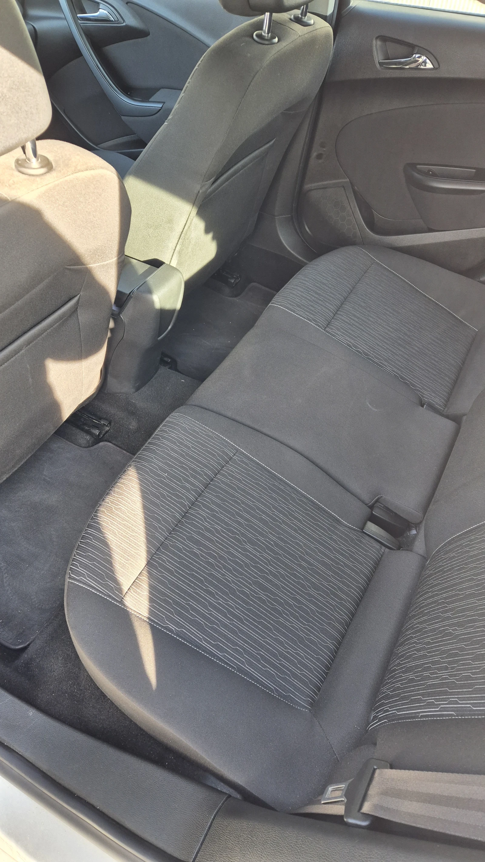 Opel Astra 1.6 CDTI SPORT TOURER - изображение 6