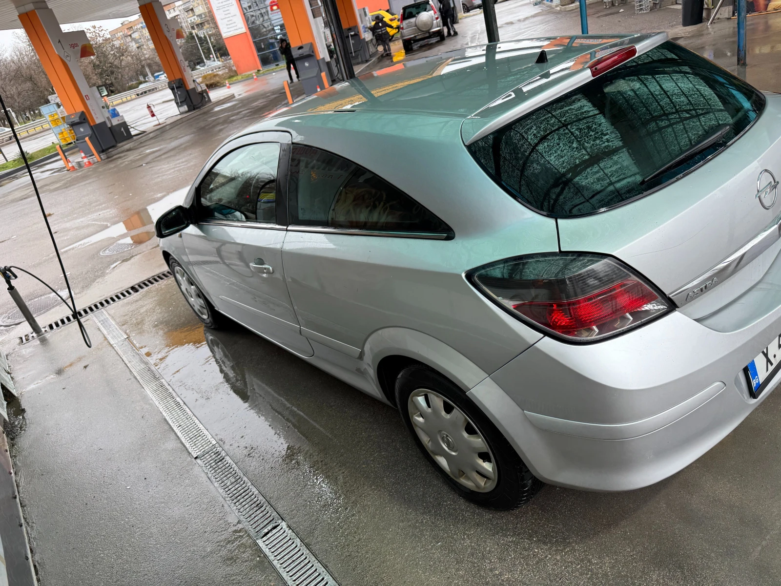 Opel Astra GTC  H 1.7 - изображение 5