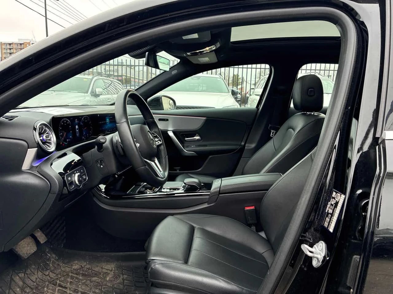 Mercedes-Benz A 250 * ПАНО* ПОДГРЕВ* KEYLESS* , снимка 12 - Автомобили и джипове - 54074886