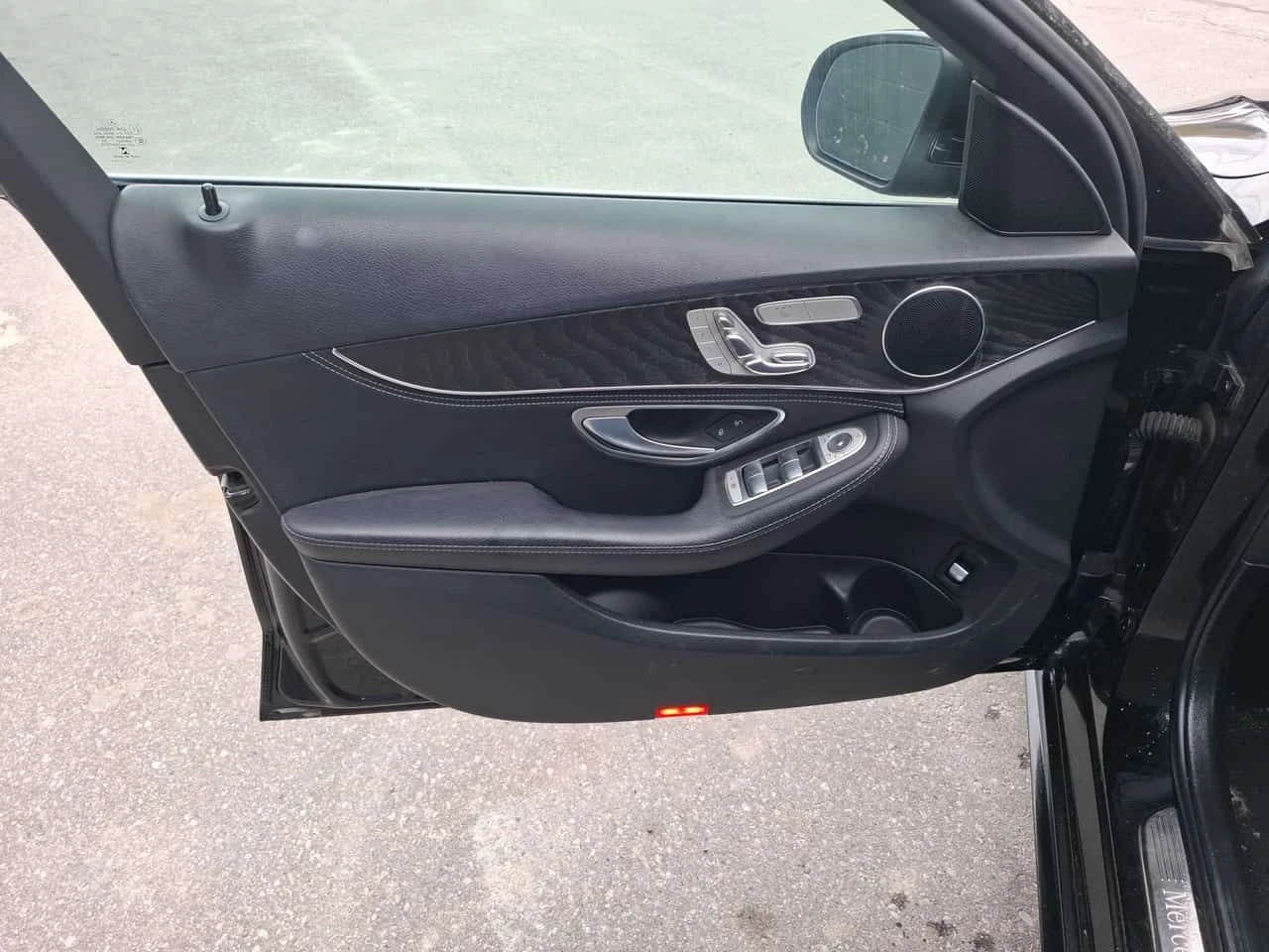 Mercedes-Benz C 300 4MATIC * AMG PACK* ПАНОРАМА* ПОДГРЕВИ* КАМЕРА*  , снимка 13 - Автомобили и джипове - 54567003