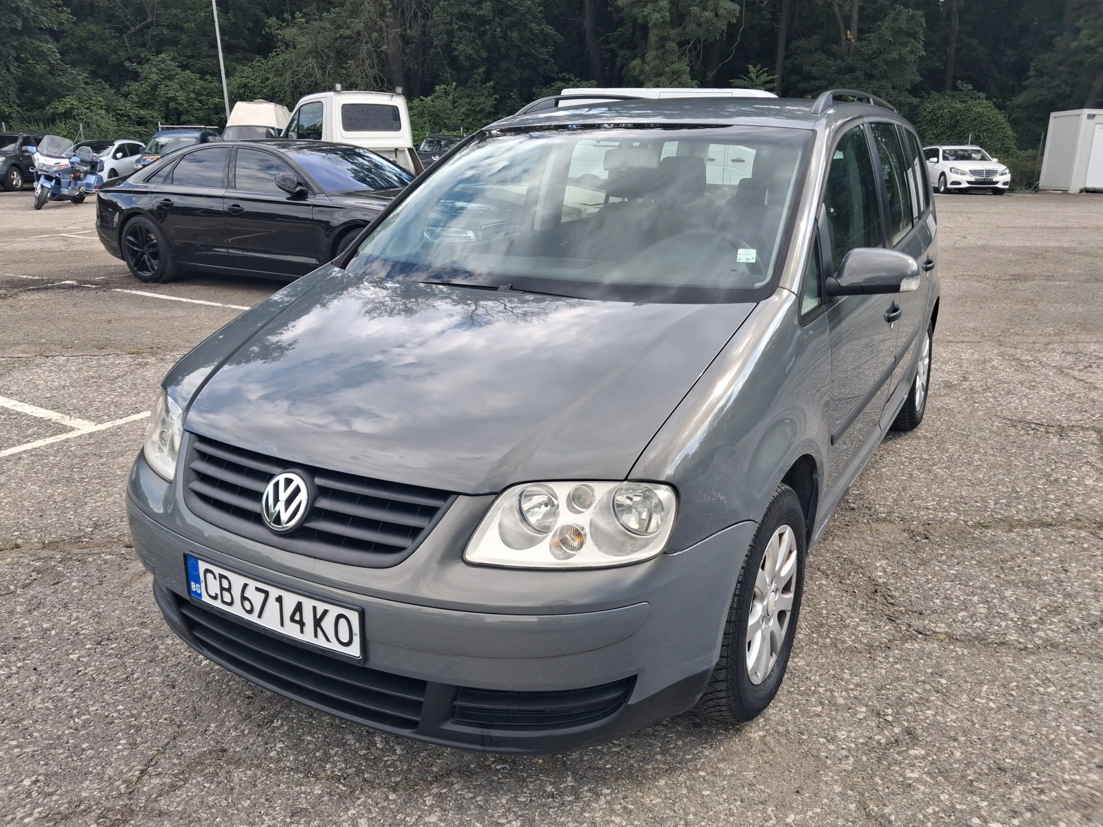 VW Touran 1.6i* * 102кс* * РЕГИСТРИРАН, снимка 4 - Автомобили и джипове - 55177616