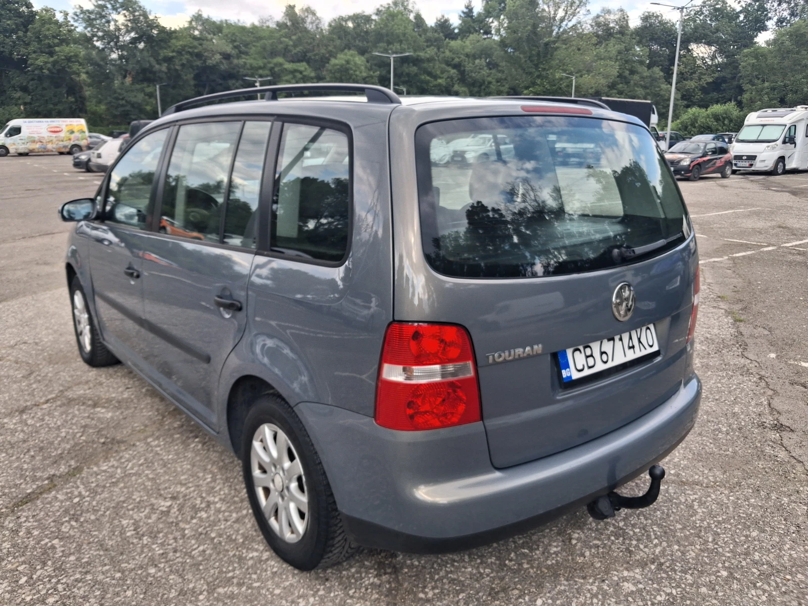 VW Touran 1.6i* * 102кс* * РЕГИСТРИРАН, снимка 2 - Автомобили и джипове - 55177616