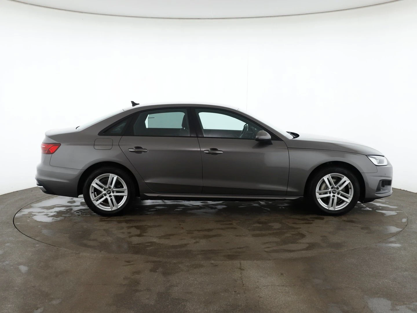 Audi A4, снимка 2 - Автомобили и джипове - 55526169