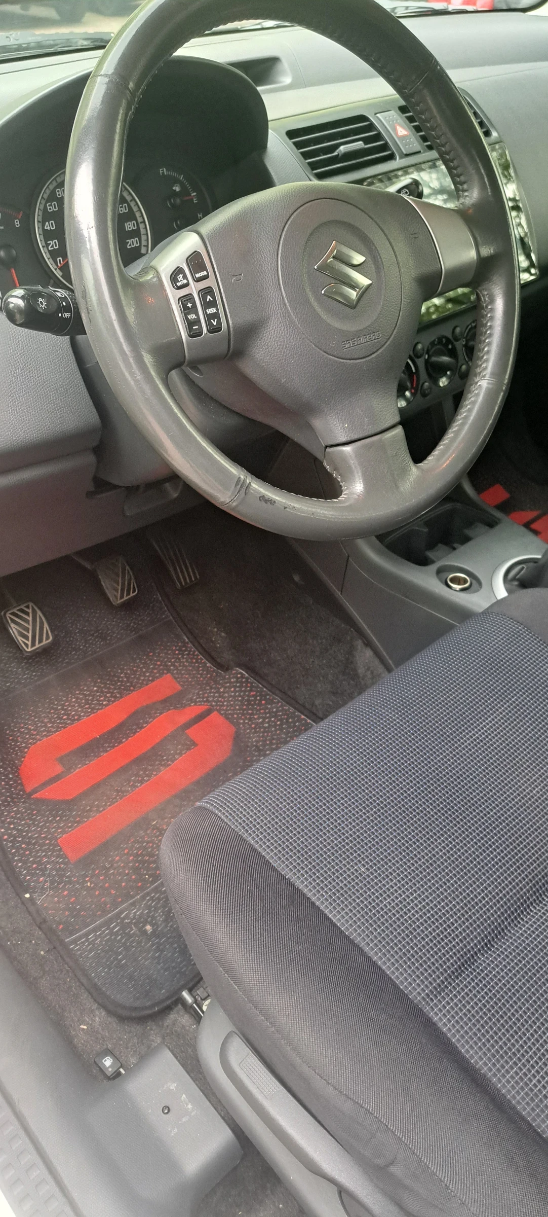 Suzuki Swift 1.3i, снимка 7 - Автомобили и джипове - 55606369