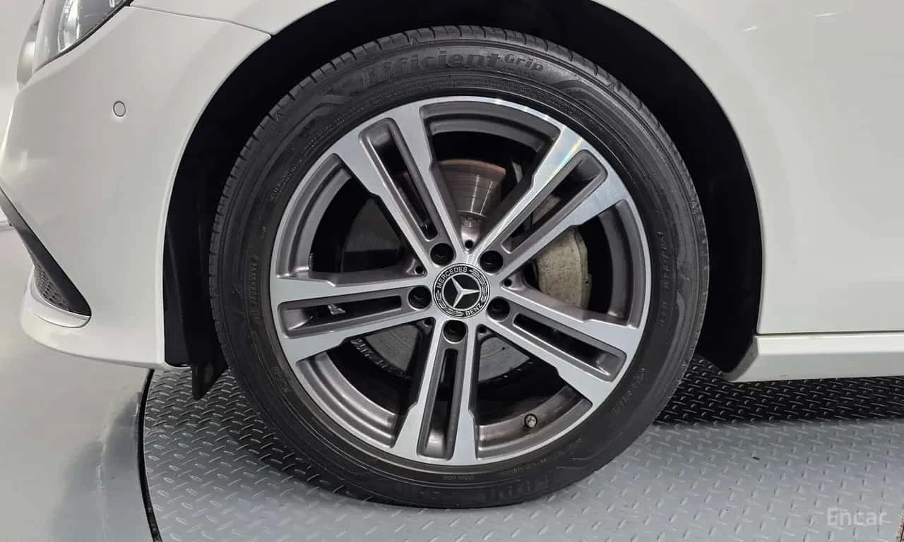 Mercedes-Benz E 350 4MATIC Avantgarde , снимка 5 - Автомобили и джипове - 56201450