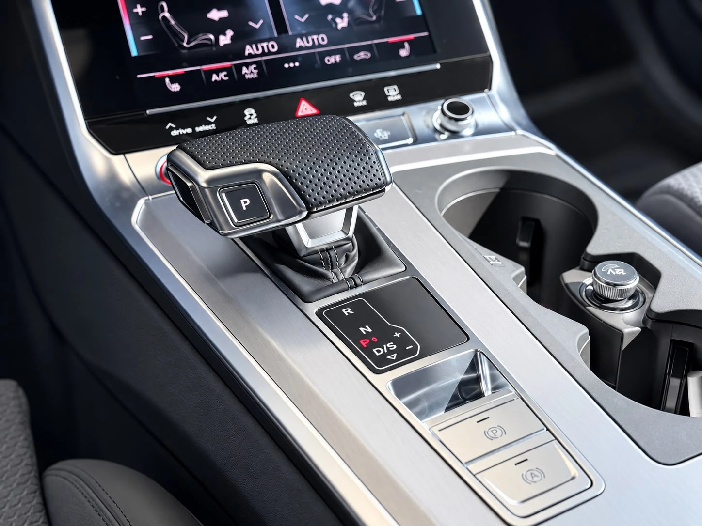 Audi S6 BiTurbo* B&O* Pano* Подгрев* ЛИЗИНГ , снимка 13 - Автомобили и джипове - 56360413