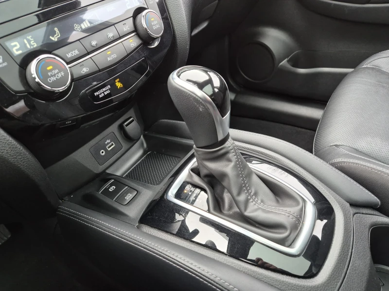 Nissan Qashqai 2.0i/4x4/АВТОМАТИК/ДИСТРОНИК/360 камПанорама/КОЖА , снимка 7 - Автомобили и джипове - 52632726