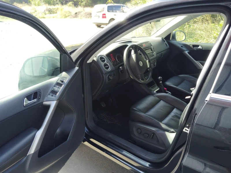 VW Tiguan 2.0 TDI, снимка 10 - Автомобили и джипове - 53224369