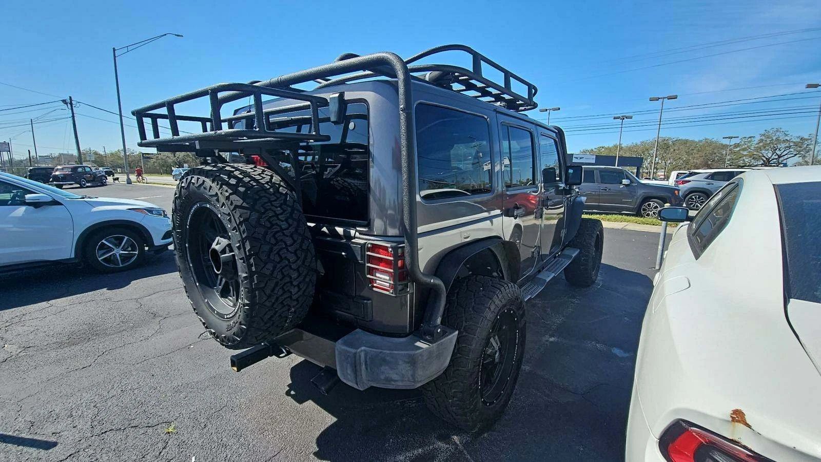 Jeep Wrangler 2016 Jeep Wrangler Unlimited Sahara - изображение 4