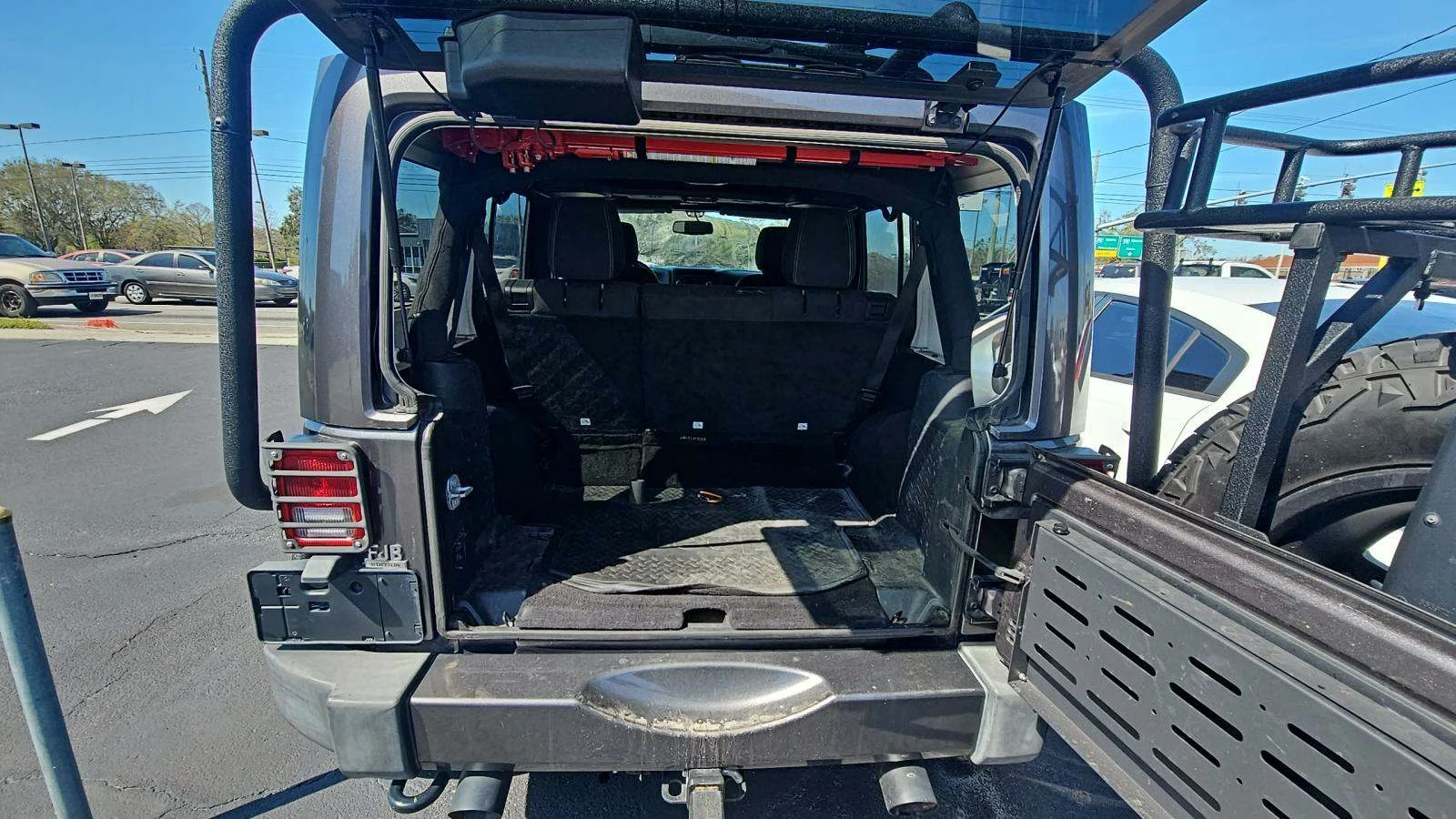 Jeep Wrangler 2016 Jeep Wrangler Unlimited Sahara - изображение 9