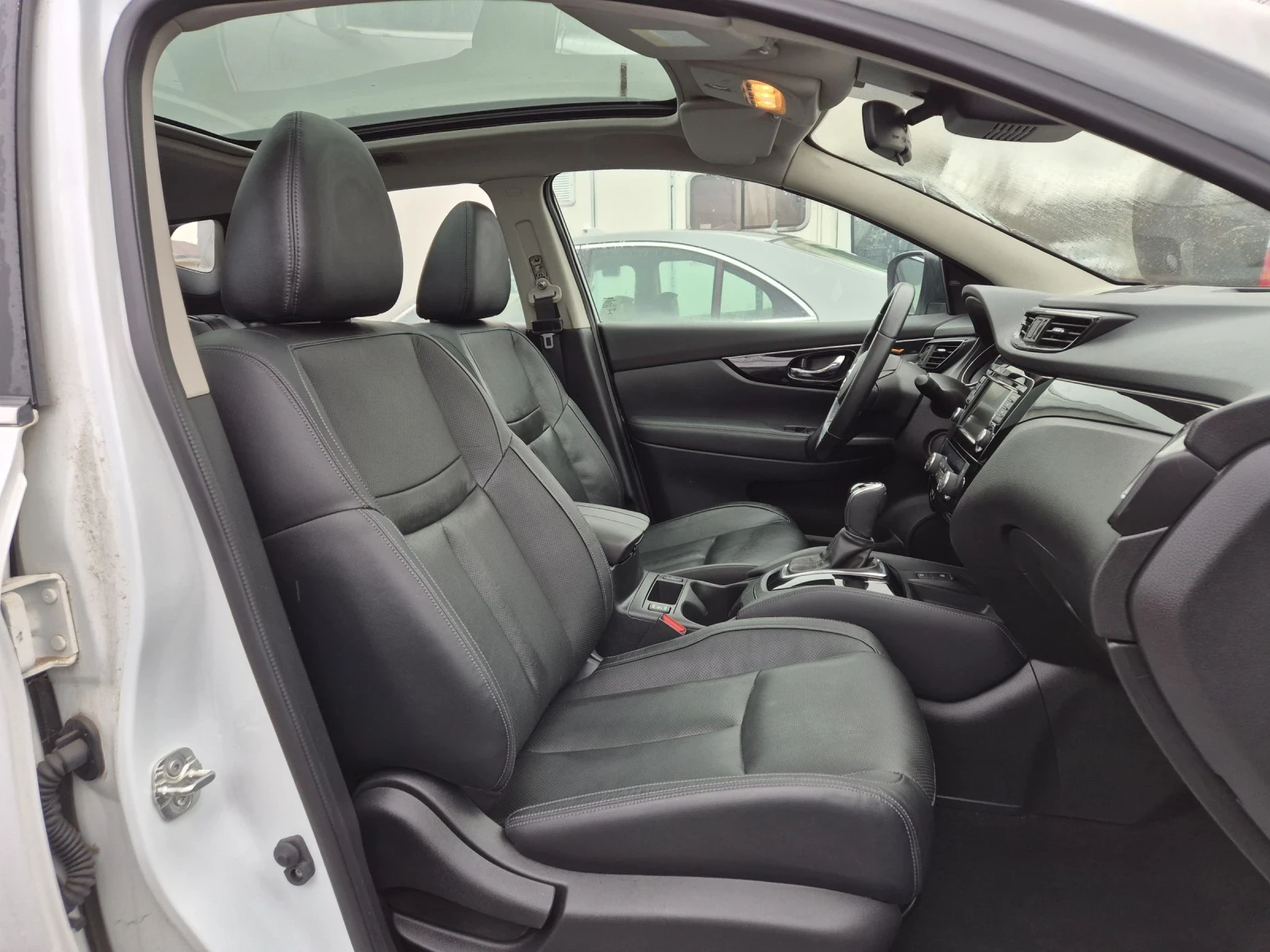 Nissan Qashqai 2.0i/4x4/���������/���������/360 �����������/����  | Mobile.bg � ����������� 11