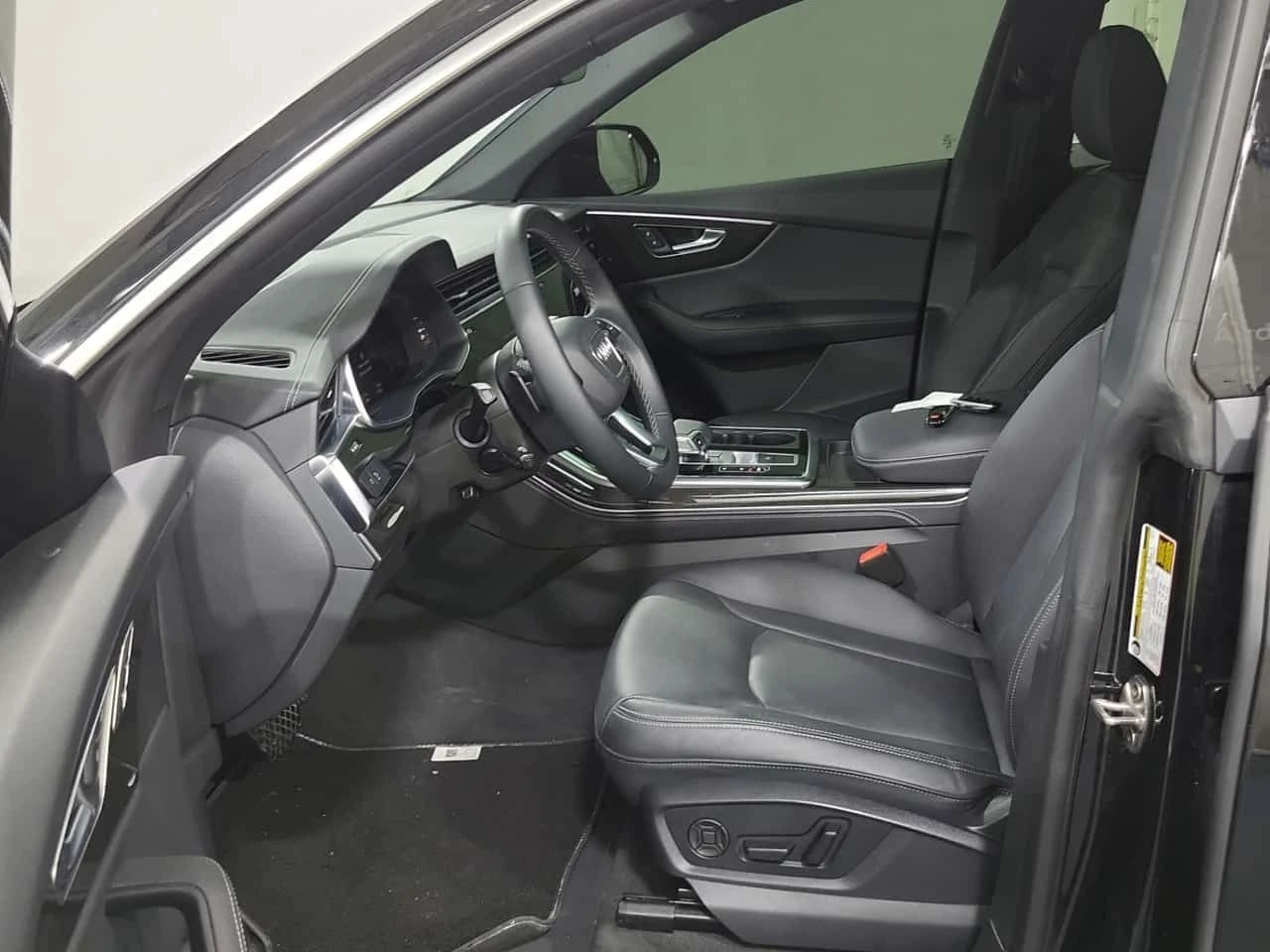 Audi Q8 * Progressiv * CARFAX * DISTRONIC * 360 * 2 КЛЮЧА , снимка 2 - Автомобили и джипове - 54813475