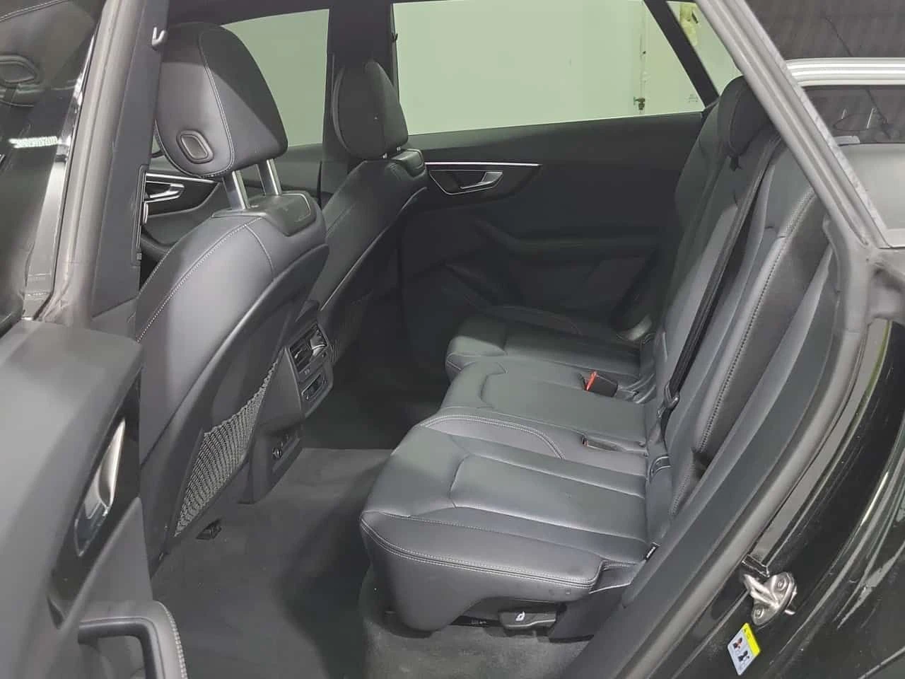 Audi Q8 * Progressiv * CARFAX * DISTRONIC * 360 * 2 КЛЮЧА , снимка 3 - Автомобили и джипове - 54813475
