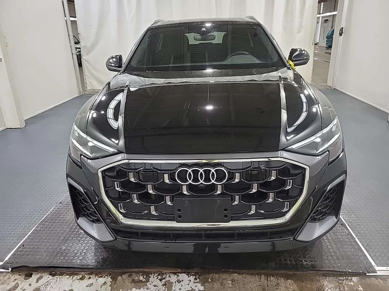 Audi Q8 * Progressiv * CARFAX * DISTRONIC * 360 * 2 КЛЮЧА , снимка 6 - Автомобили и джипове - 54813475