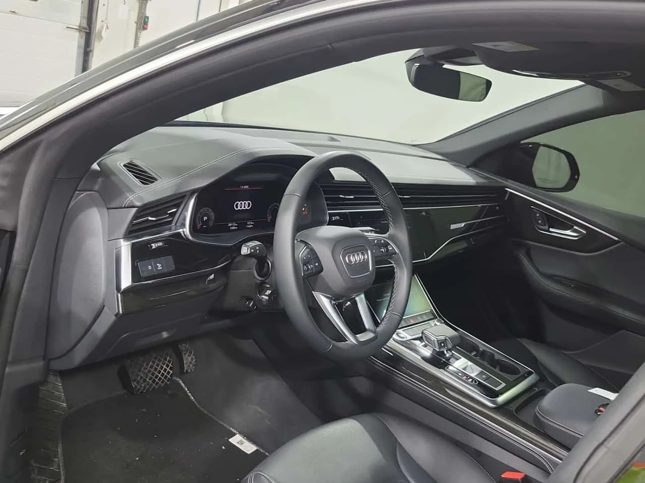 Audi Q8 * Progressiv * CARFAX * DISTRONIC * 360 * 2 КЛЮЧА , снимка 5 - Автомобили и джипове - 54813475