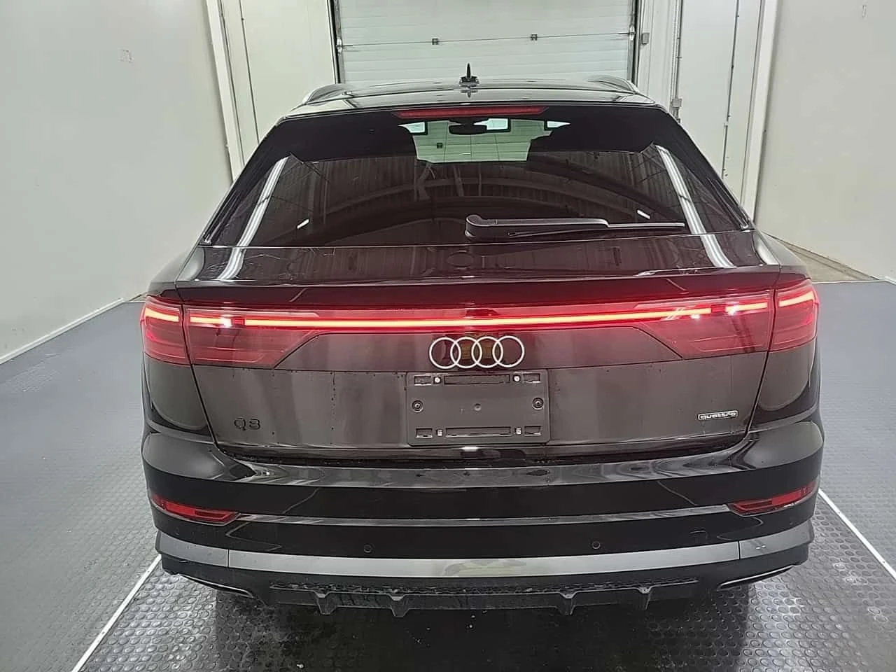 Audi Q8 * Progressiv * CARFAX * DISTRONIC * 360 * 2 КЛЮЧА , снимка 4 - Автомобили и джипове - 54813475