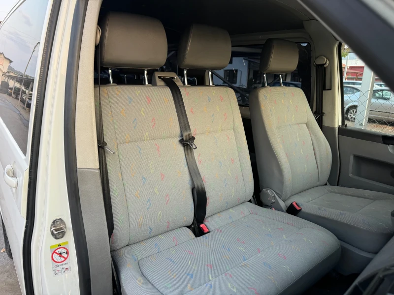 VW Caravelle 2.5 TDI / 4x4 / 9 местен, снимка 8 - Бусове и автобуси - 47139252