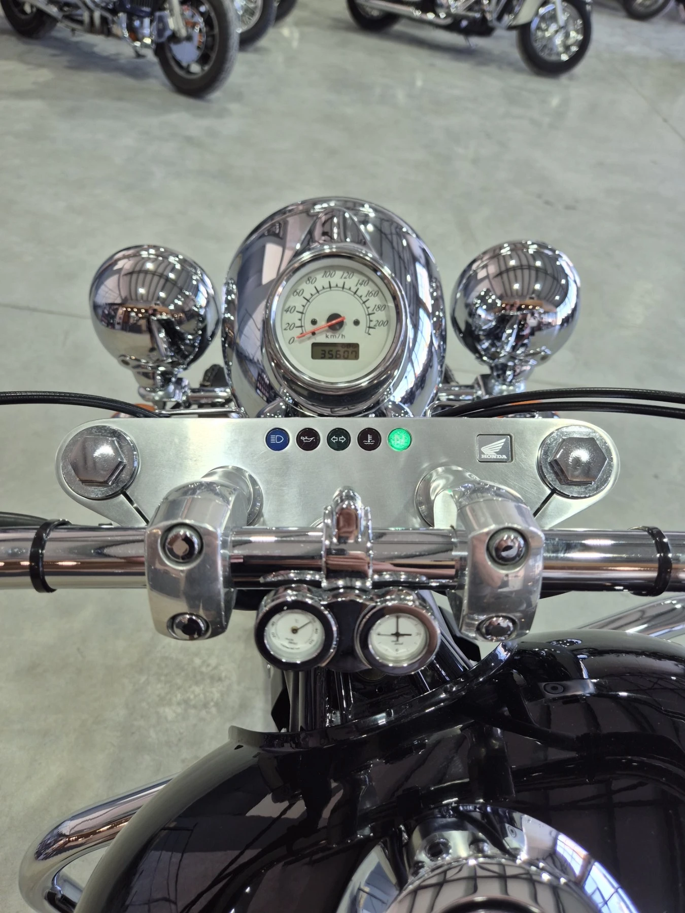Honda Shadow  VT 1100 C3 A2 категория НОВ ВНОС ОТ ШВЕЙЦАРИЯ!!, снимка 17 - Мотоциклети и мототехника - 54683551