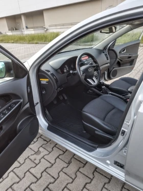 Kia Ceed 1.6 CRDI | КОЖА | ПОДГРЕВ | ВСИЧКИ ЕКСТРИ | , снимка 10