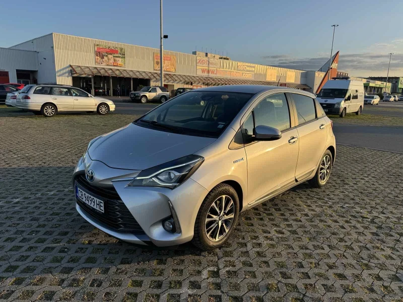 Toyota Yaris 1.5 HIBRID, снимка 2 - Автомобили и джипове - 47644681