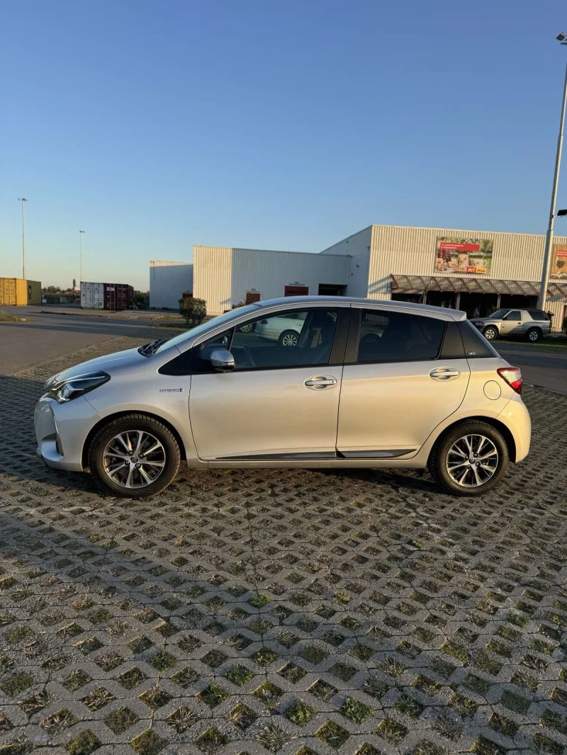 Toyota Yaris 1.5 HIBRID, снимка 3 - Автомобили и джипове - 47644681