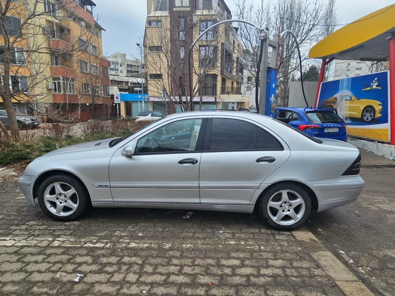 Mercedes-Benz C 220, снимка 2 - Автомобили и джипове - 49306391