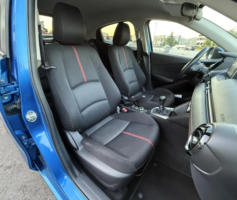 Mazda 2 1.5i 6ск Швейцария, снимка 12 - Автомобили и джипове - 50952064