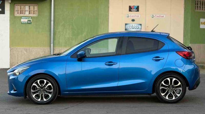 Mazda 2 1.5i 6ск Швейцария, снимка 5 - Автомобили и джипове - 50952064