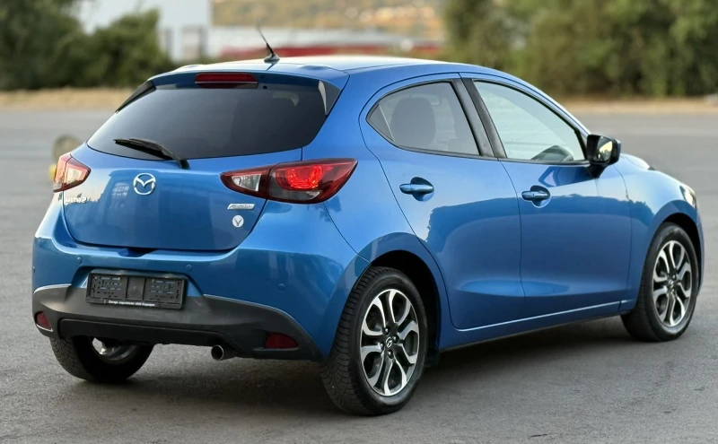 Mazda 2 1.5i 6ск Швейцария, снимка 4 - Автомобили и джипове - 50952064