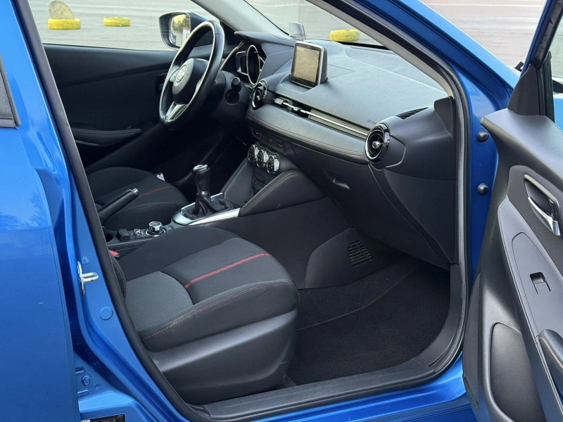 Mazda 2 1.5i 6ск Швейцария, снимка 10 - Автомобили и джипове - 50952064