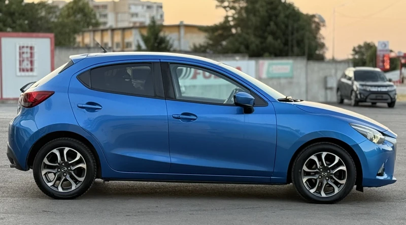 Mazda 2 1.5i 6ск Швейцария, снимка 6 - Автомобили и джипове - 50952064