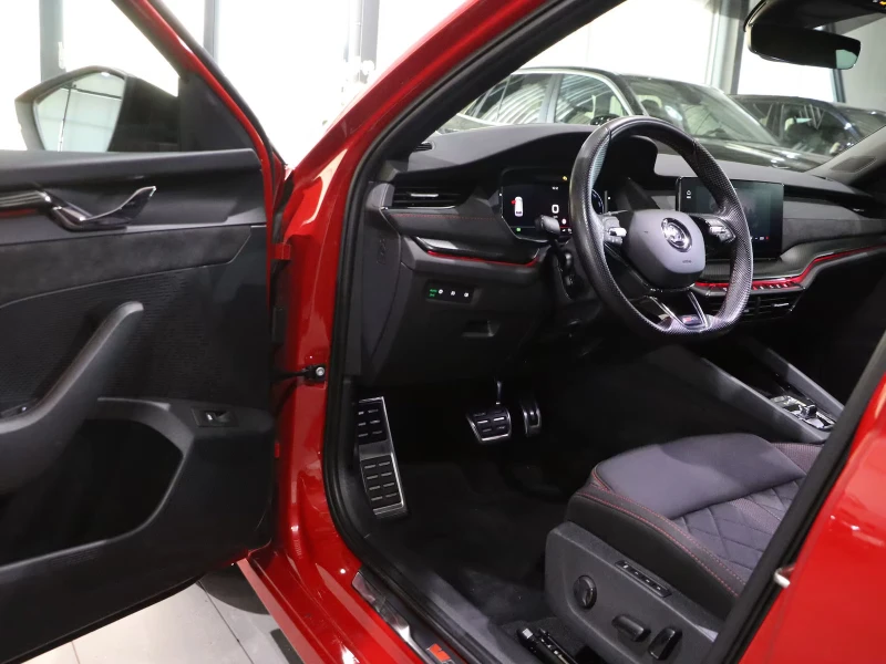 Skoda Octavia RS-SPORT/2.0TDI/200HP/DSG/CAM/NAVI/COMBI/156D, снимка 9 - Автомобили и джипове - 52118679