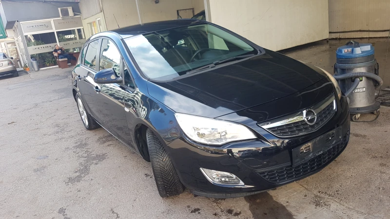 Opel Astra 1.4i-153 x .km UNIKAT, снимка 8 - Автомобили и джипове - 52246926