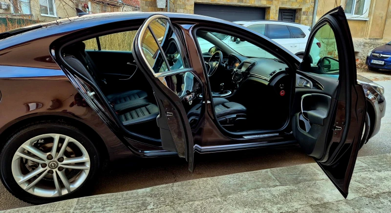 Opel Insignia 2.0d-COSMO-LUX-NAVI-6speed, снимка 14 - Автомобили и джипове - 52968789