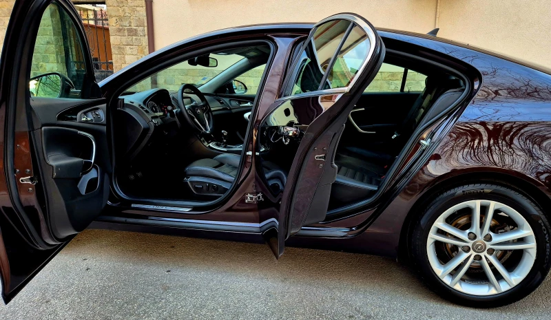 Opel Insignia 2.0d-COSMO-LUX-NAVI-6speed, снимка 13 - Автомобили и джипове - 52968789