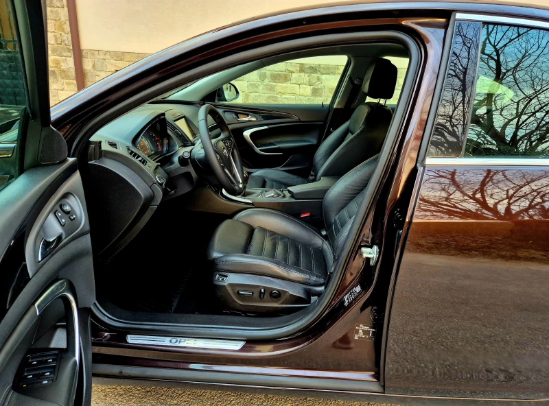 Opel Insignia 2.0d-COSMO-LUX-NAVI-6speed, снимка 12 - Автомобили и джипове - 52968789