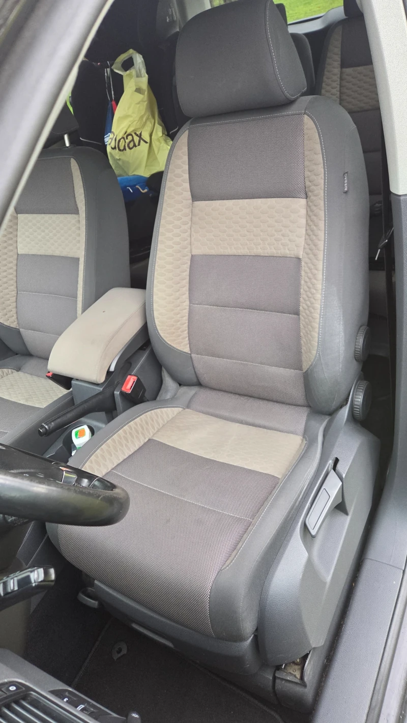 VW Touran 1.4 TSI, снимка 6 - Автомобили и джипове - 53284780