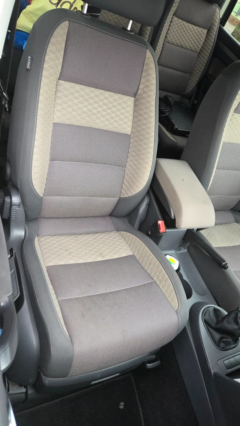 VW Touran 1.4 TSI, снимка 9 - Автомобили и джипове - 53284780