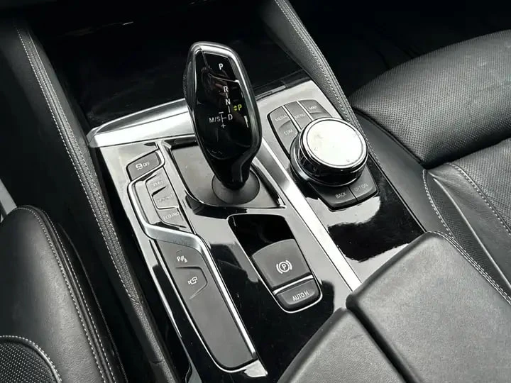 BMW 540 * 4dr Sdn 540i xDrive AWD * CARFAX * ЦЕНА ДО БГ, снимка 11 - Автомобили и джипове - 55080016