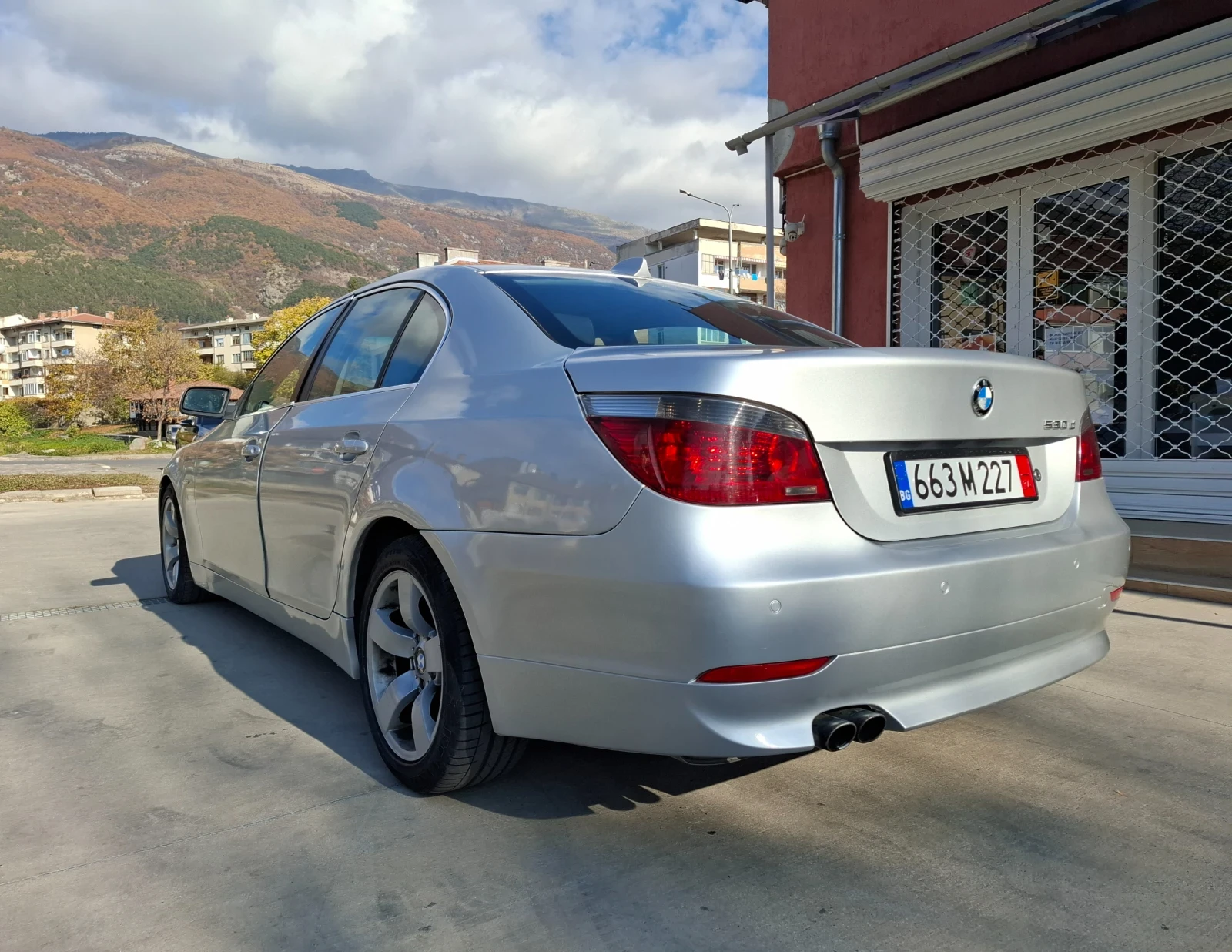 BMW 530 Парктроник/Голяма Навигация/Лизинг - изображение 4