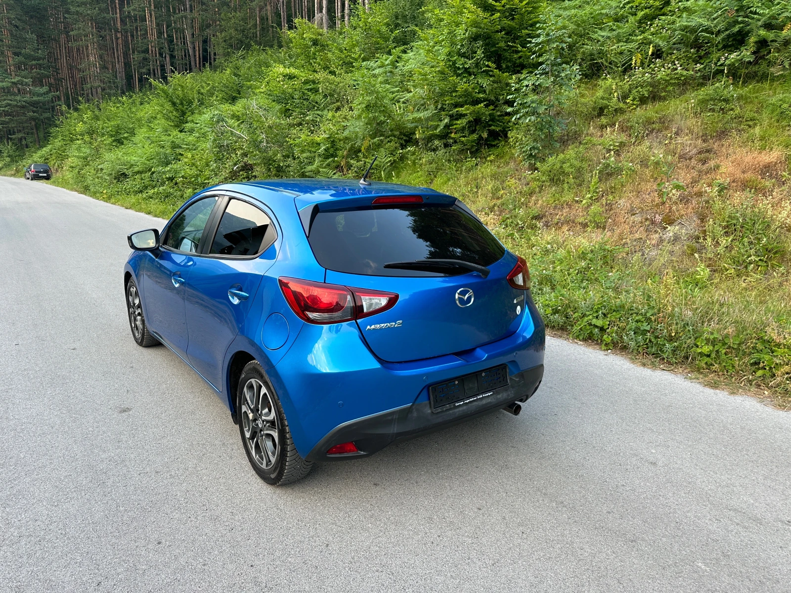 Mazda 2 1.5i 6ск Швейцария - изображение 6