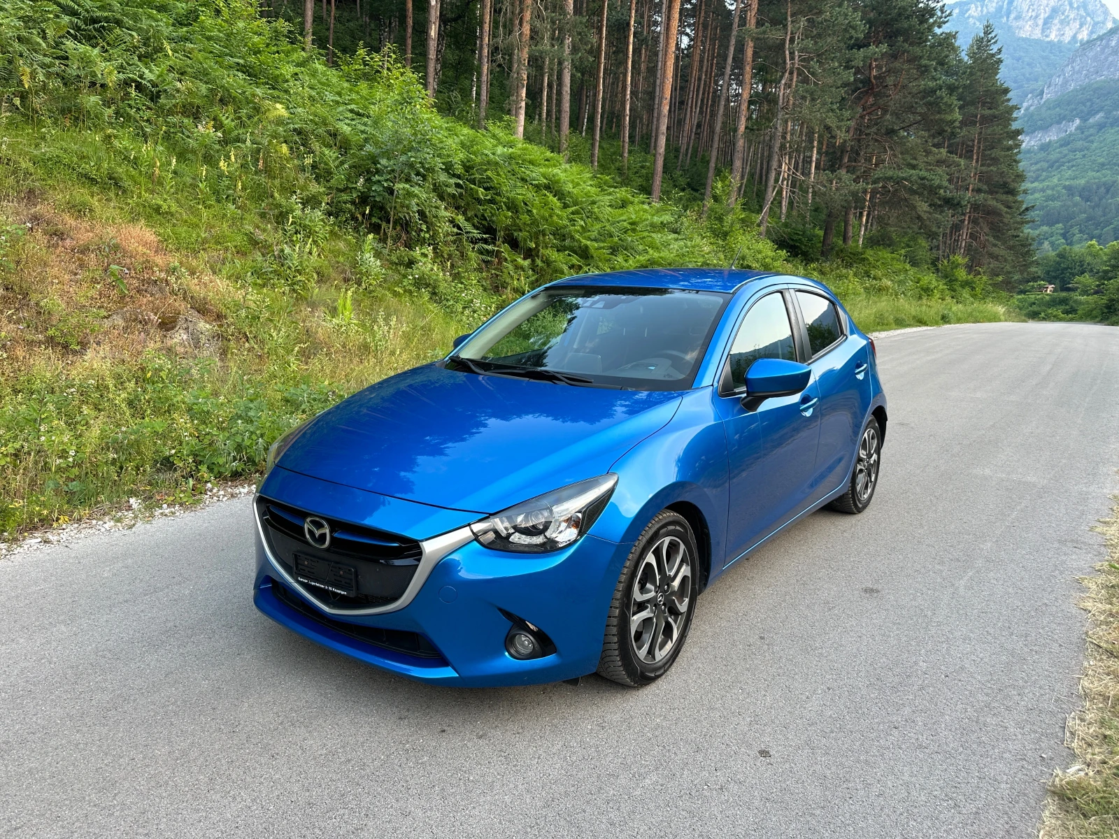 Mazda 2 1.5i 6ск Швейцария - изображение 3