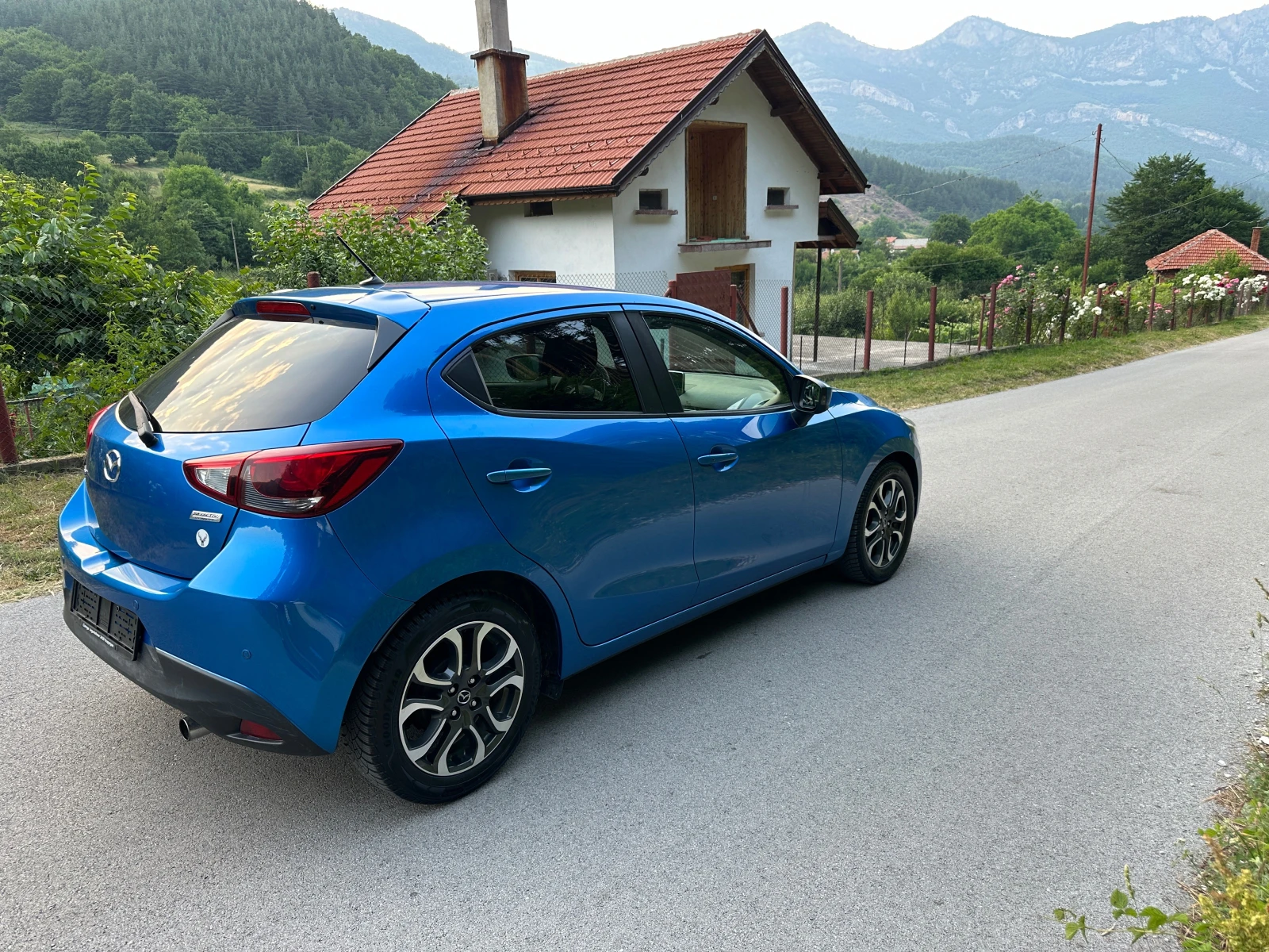 Mazda 2 1.5i 6ск Швейцария - изображение 8
