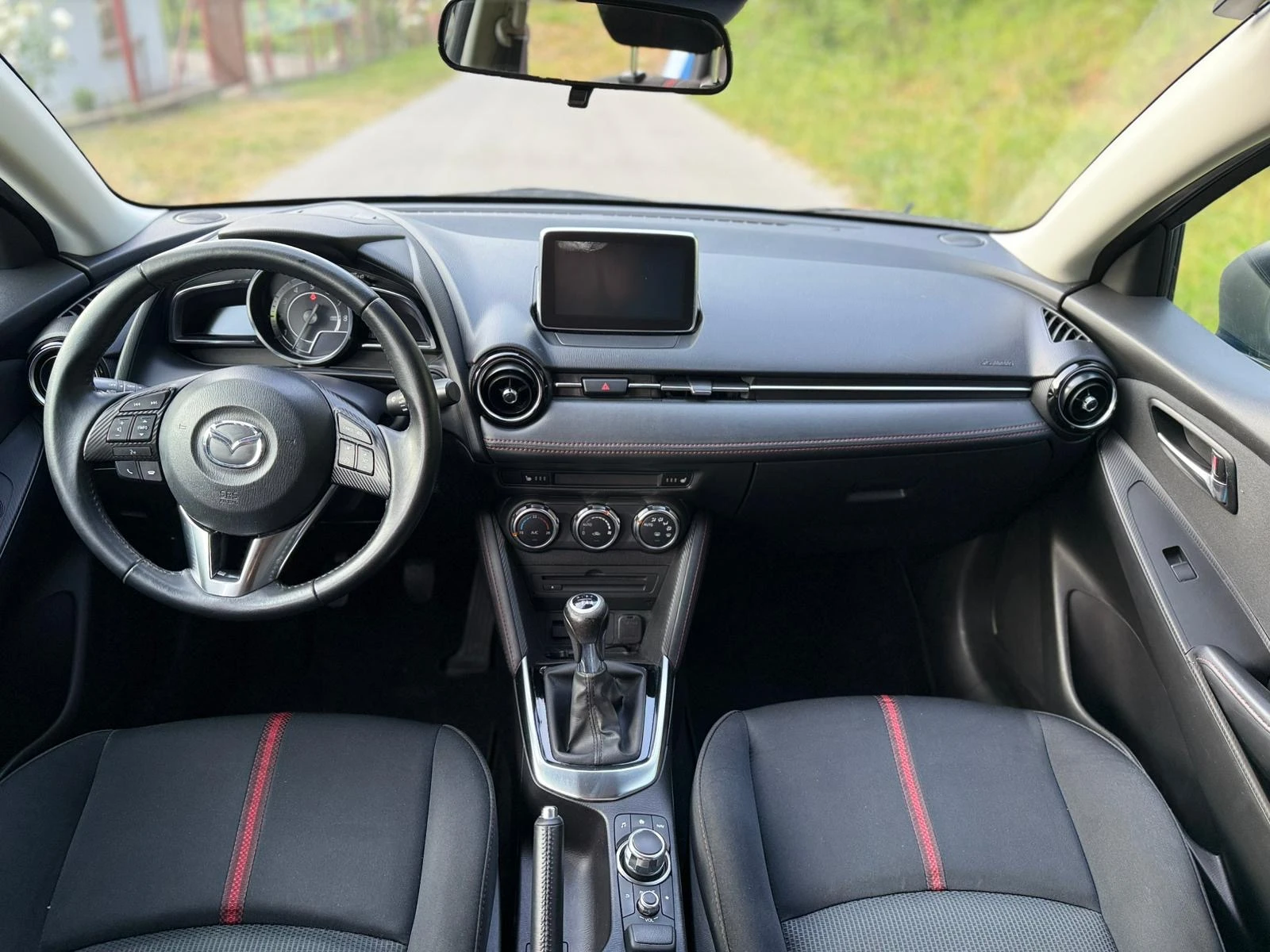 Mazda 2 1.5i 6ск Швейцария - изображение 10