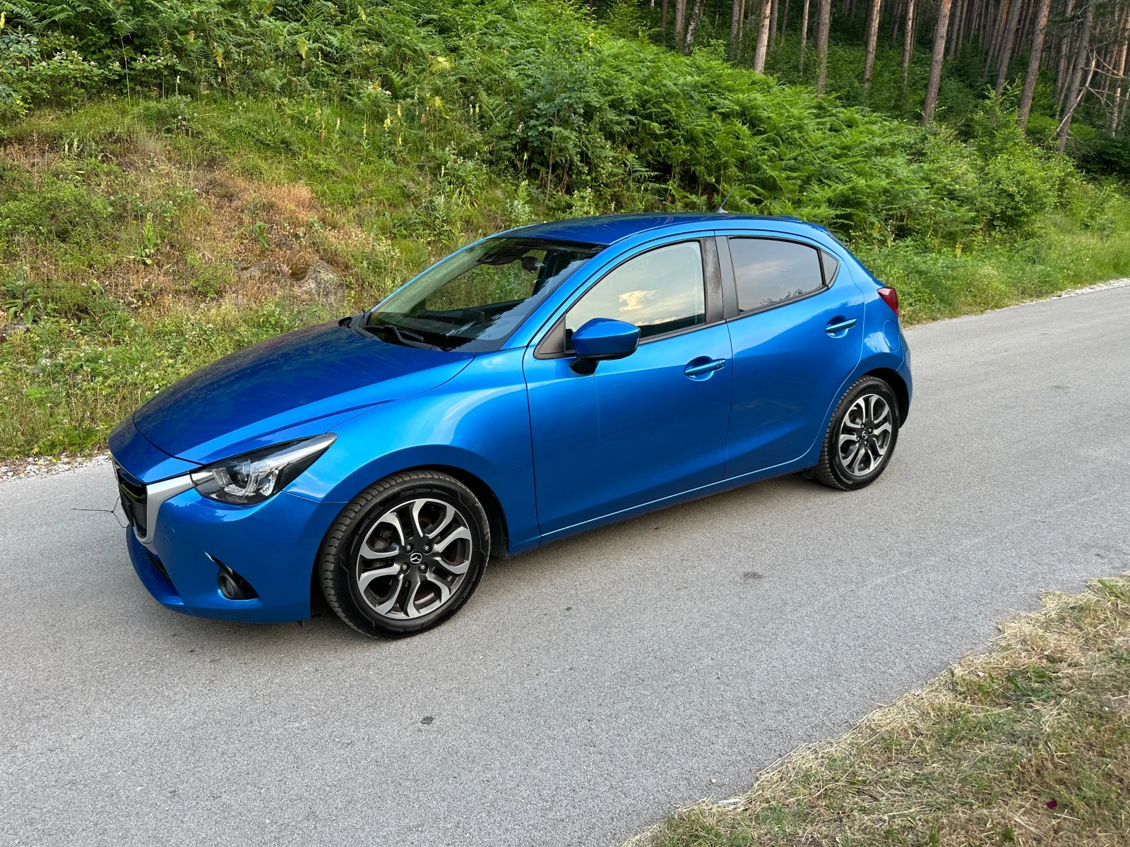 Mazda 2 1.5i 6ск Швейцария - изображение 4